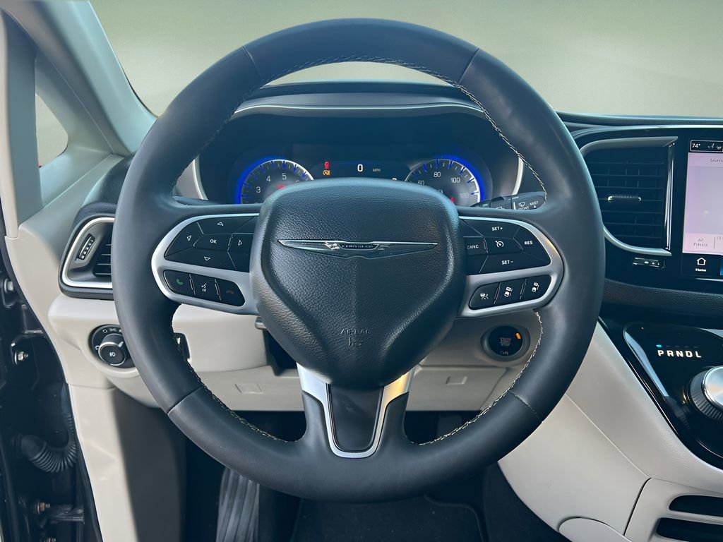 Used 2022 Chrysler Pacifica Touring-L image 19