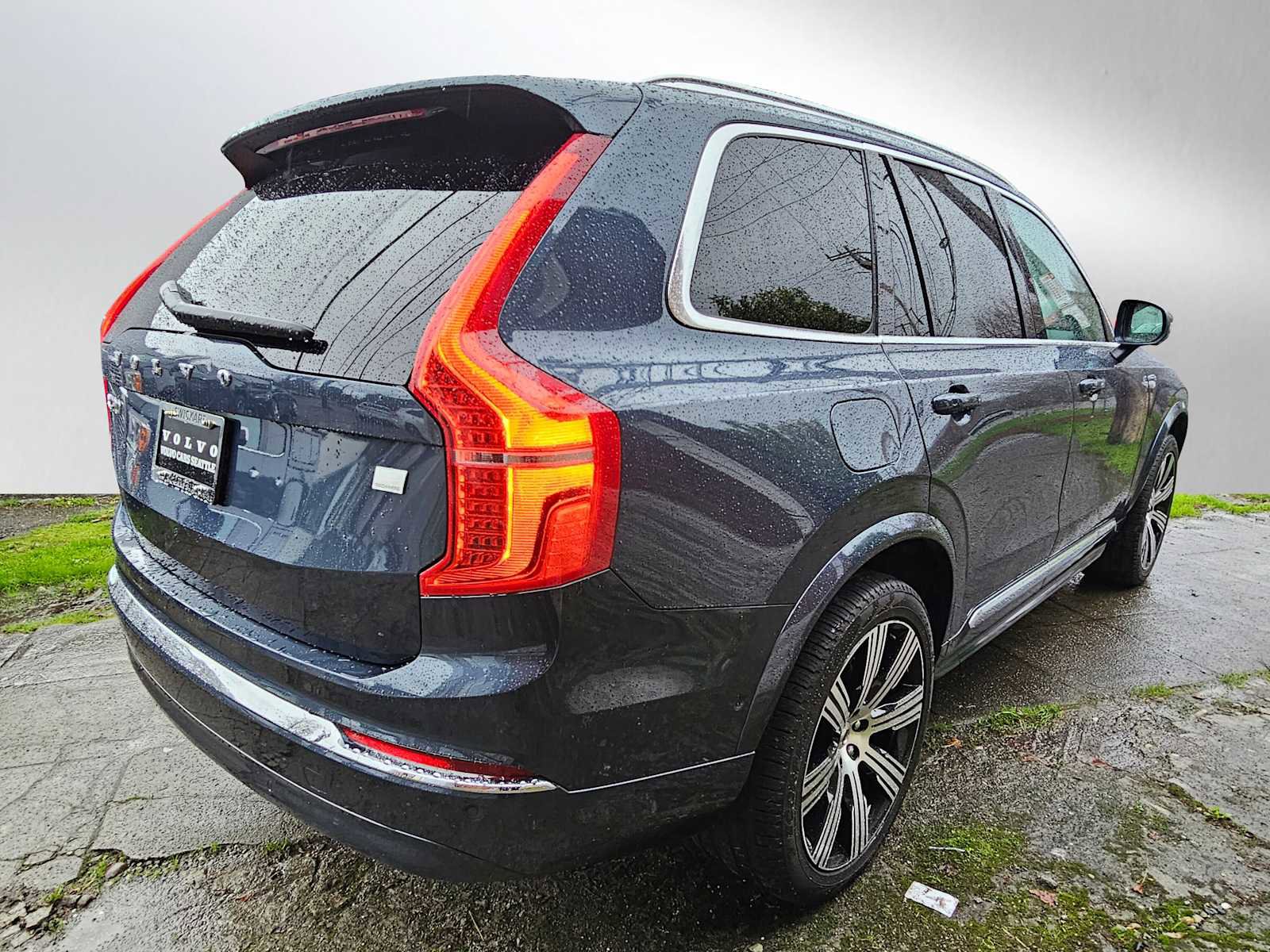 Used 2023 Volvo XC90 T8 Plus w/ Protection Package image 3