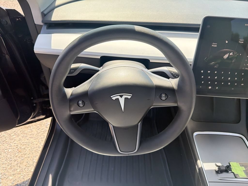 Used 2024 Tesla Model Y Long Range RWD image 11