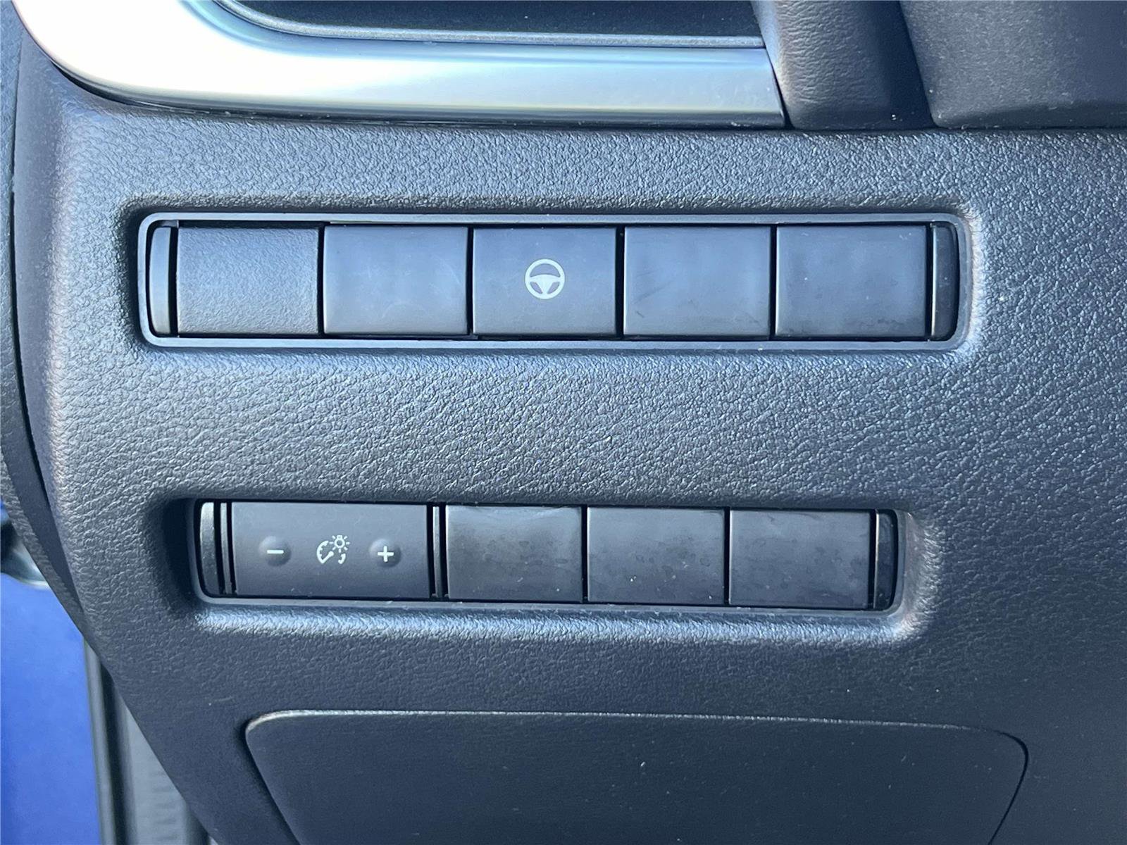 Used 2022 Nissan Rogue SV image 27