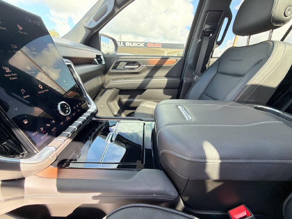 Used 2025 GMC Yukon Denali w/ Sun & Power Step Package AWD/4WD image 26