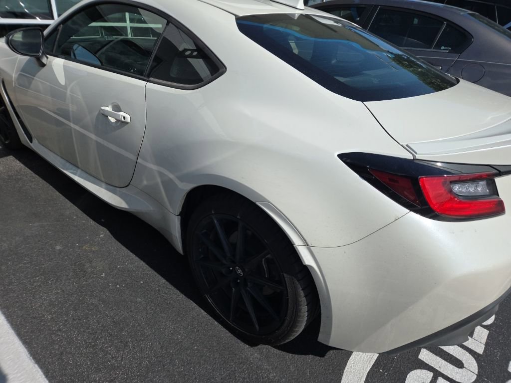 Used 2022 Toyota GR86 Premium RWD image 4