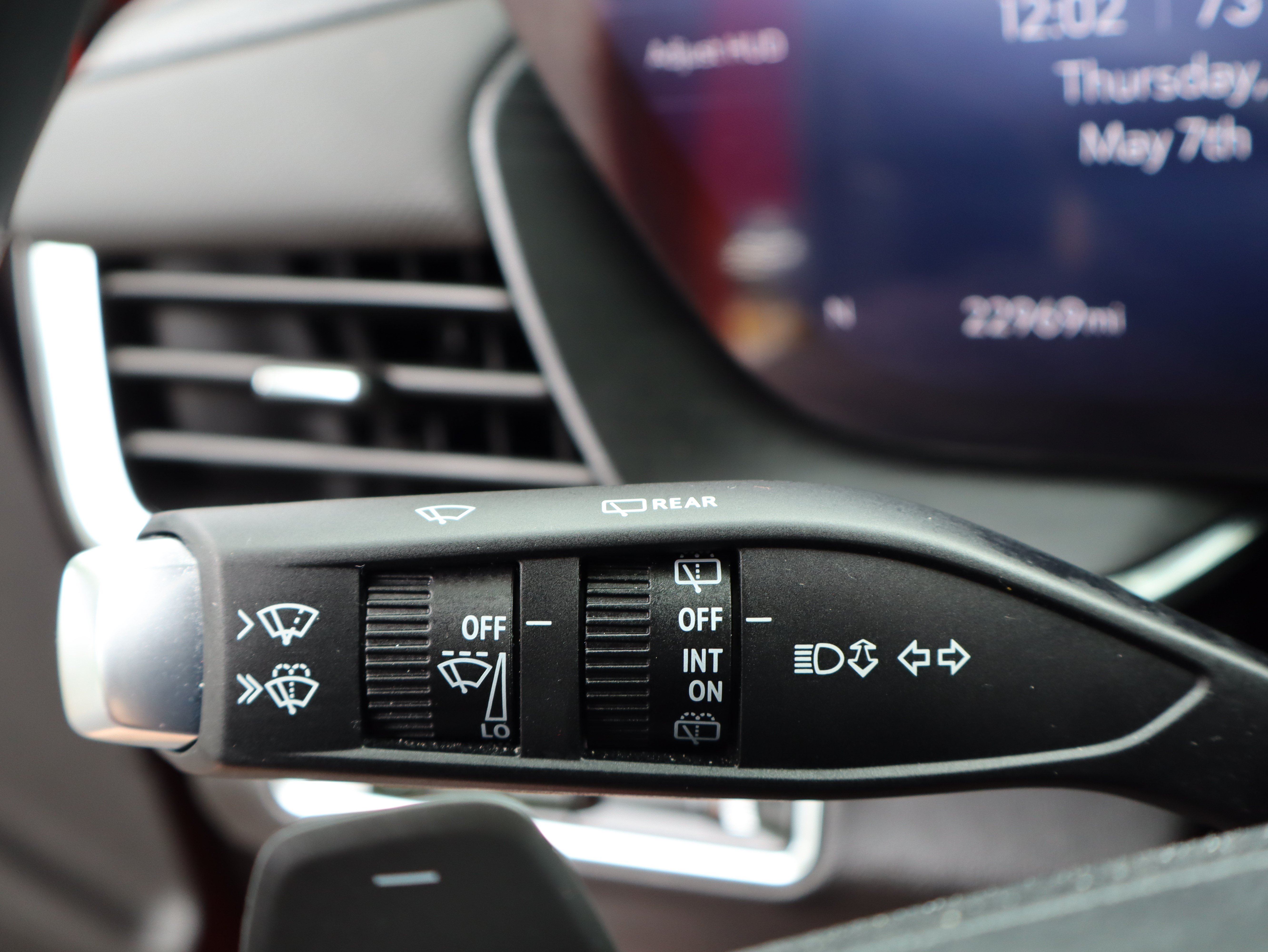 Used 2025 Buick Envision Preferred AWD/4WD image 37