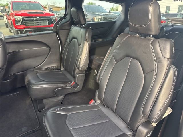 Used 2025 Chrysler Pacifica Select image 28