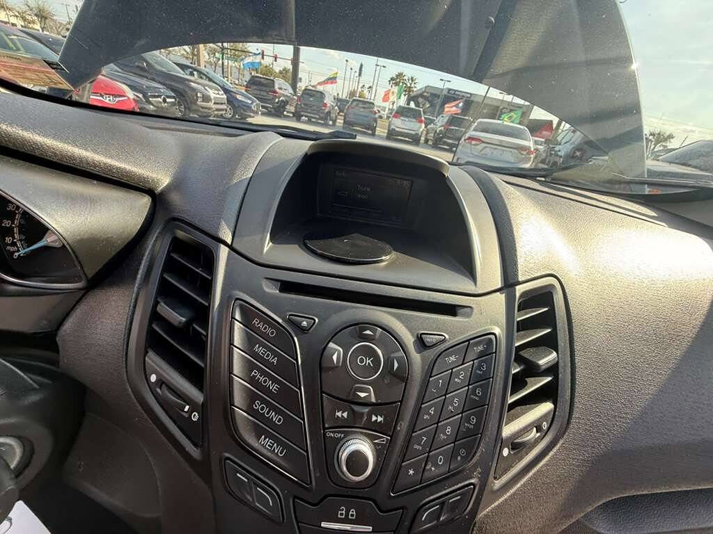 Used 2019 Ford Fiesta SE image 11