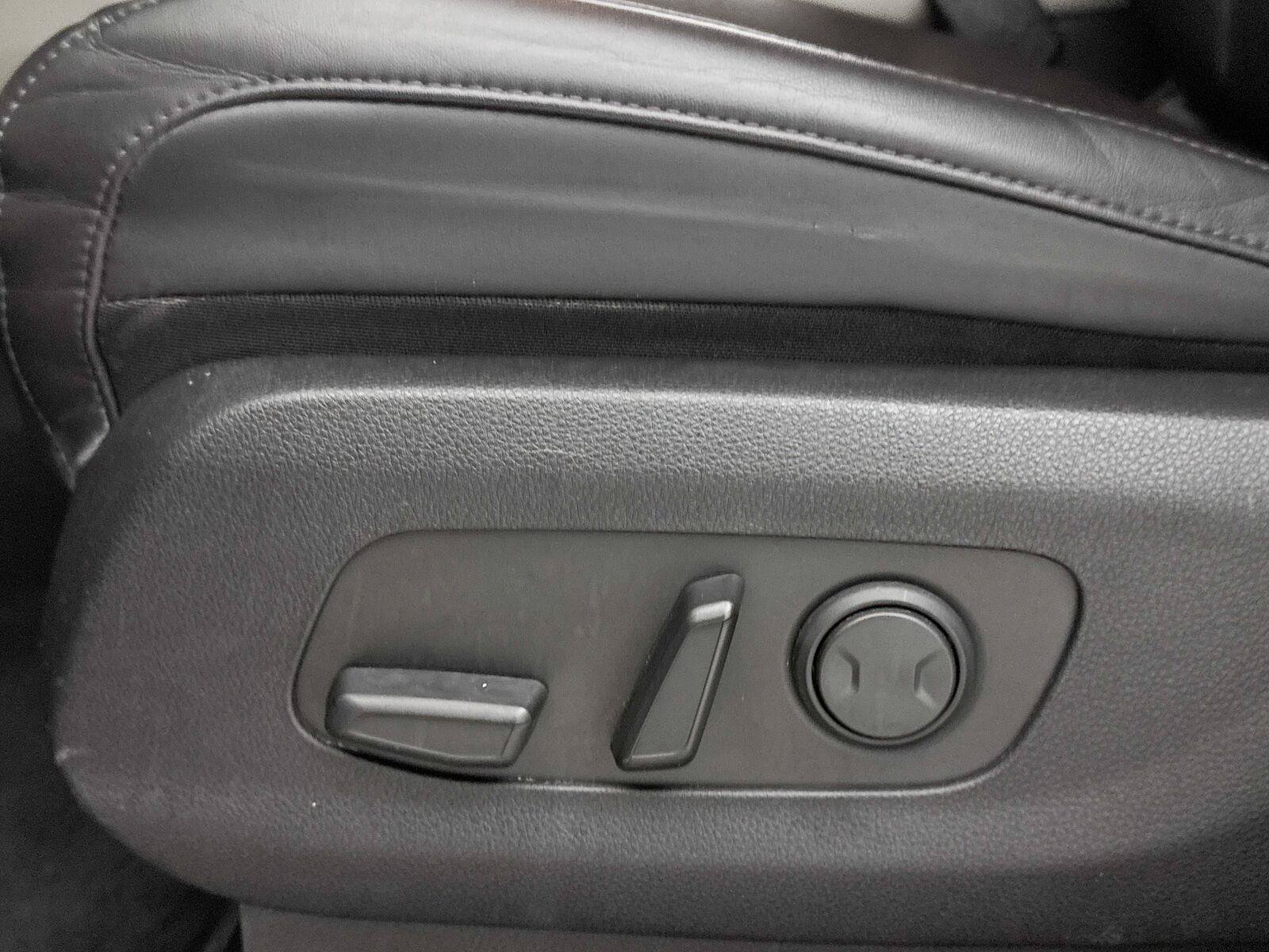 Used 2024 Kia Carnival LX FWD image 28