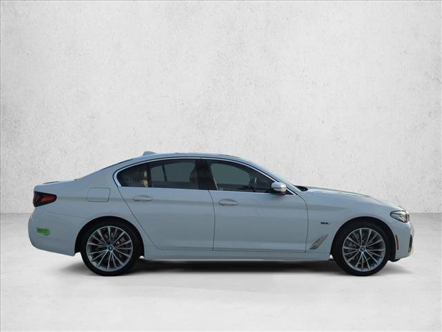 Used 2023 BMW 530e w/ Premium Package image 4