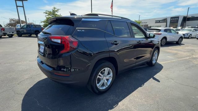 Used 2023 GMC Terrain SLE w/ Driver Convenience Package FWD image 8