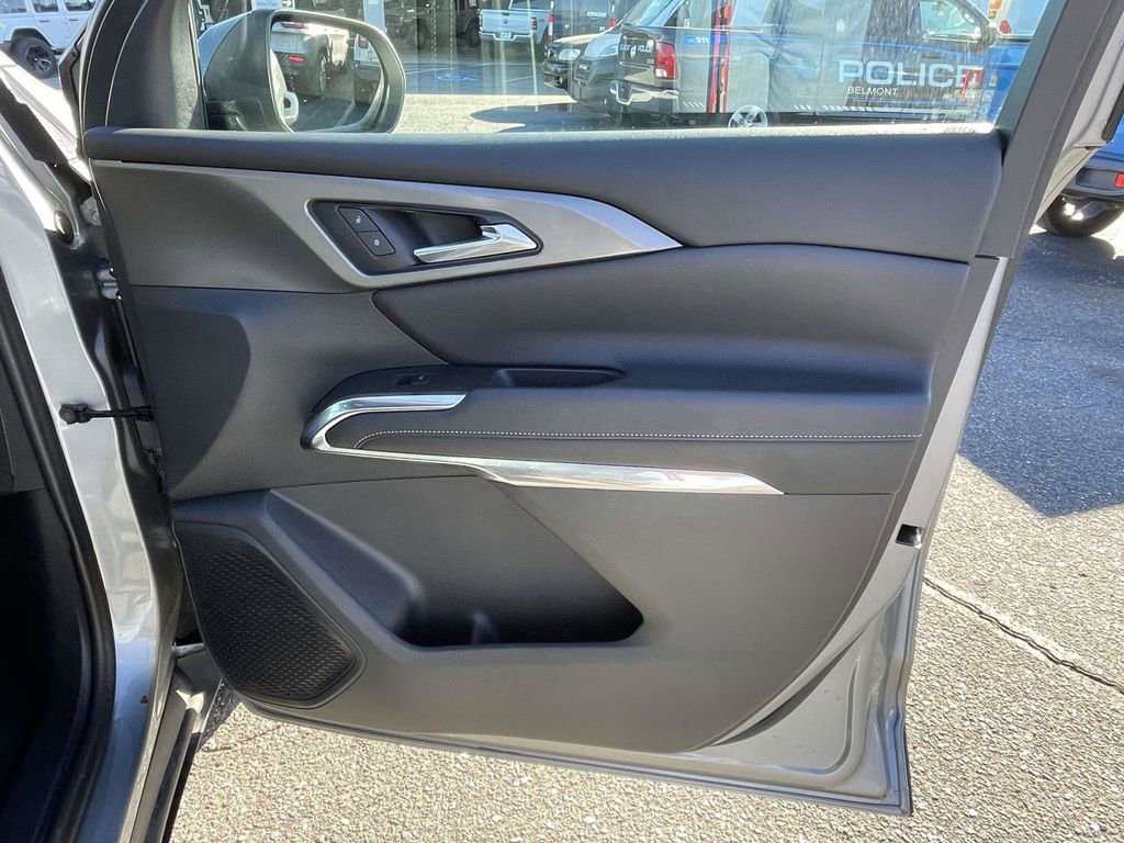 Used 2024 Chevrolet Traverse LT image 16