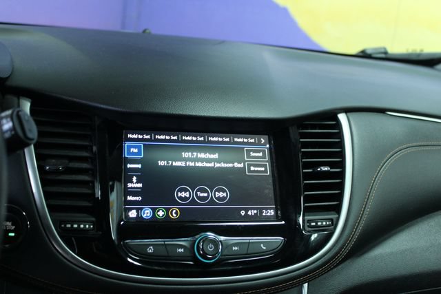 Used 2018 Chevrolet Trax LT w/ LT Convenience Package AWD/4WD image 17