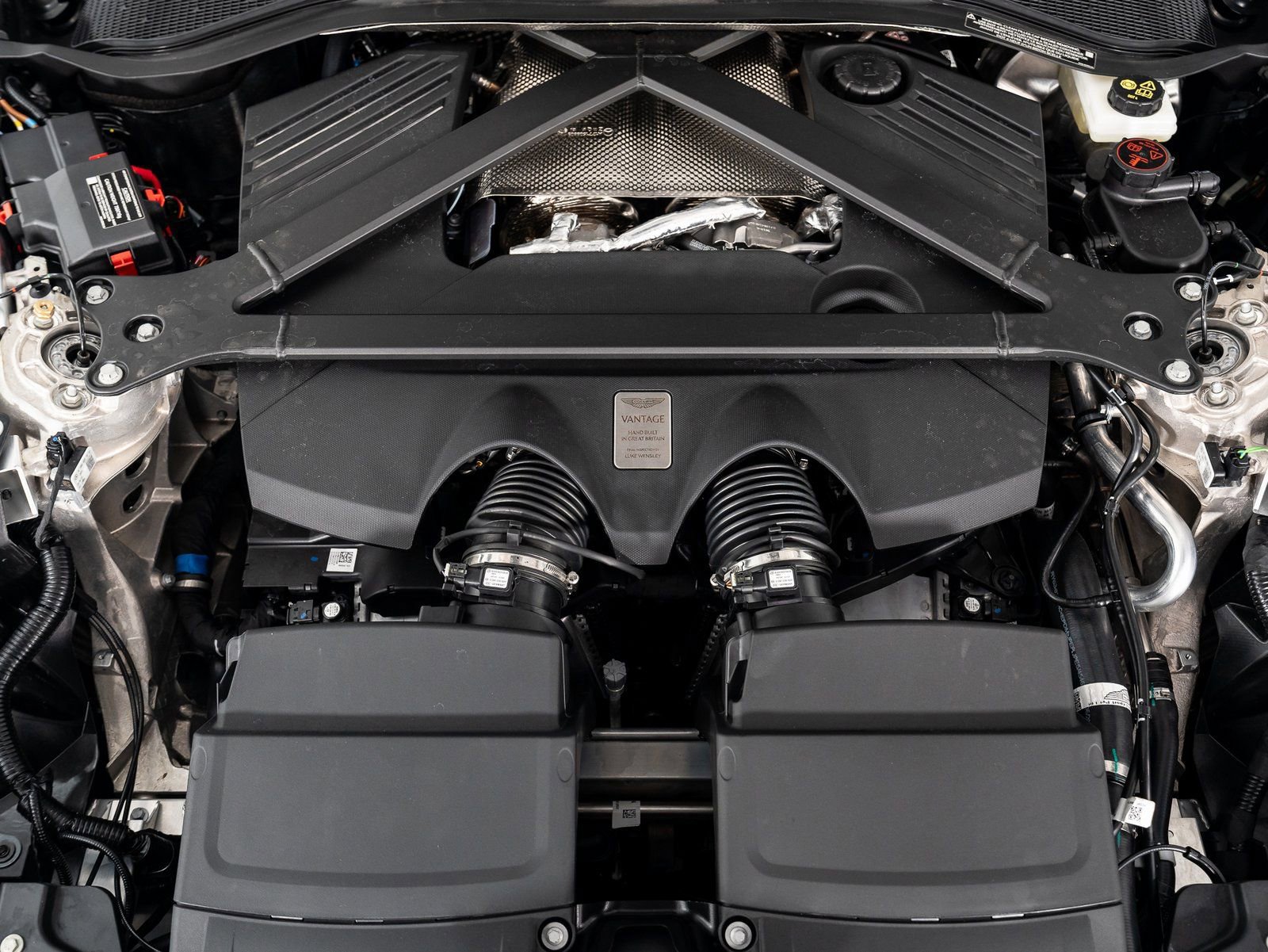 Used 2025 Aston Martin V8 Vantage Coupe RWD image 40