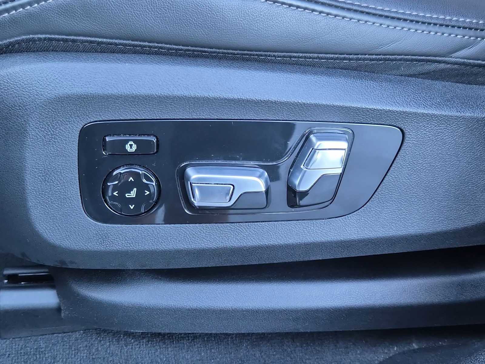 Used 2024 BMW X6 M60i image 16