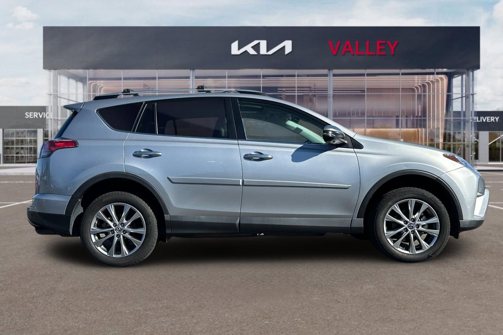 Used 2016 Toyota RAV4 Limited FWD image 3