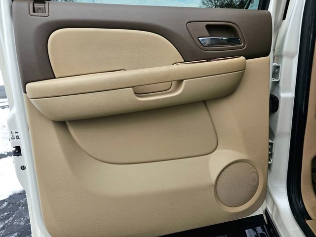 Used 2010 Chevrolet Suburban LTZ image 25