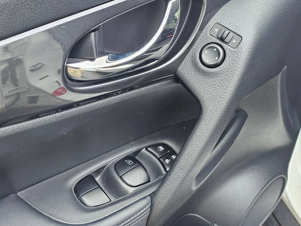 Used 2018 Nissan Rogue SV FWD image 20