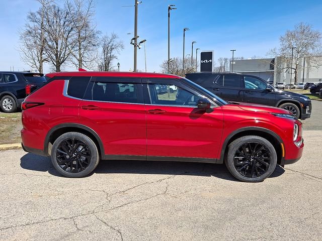 Used 2023 Mitsubishi Outlander SE Black Edition image 7