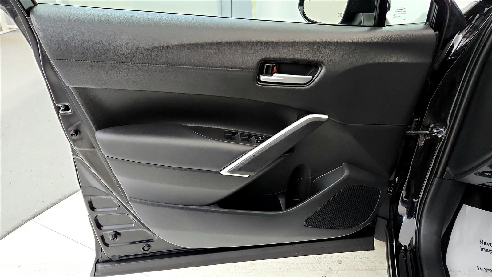 Used 2022 Toyota Corolla Cross XLE image 22