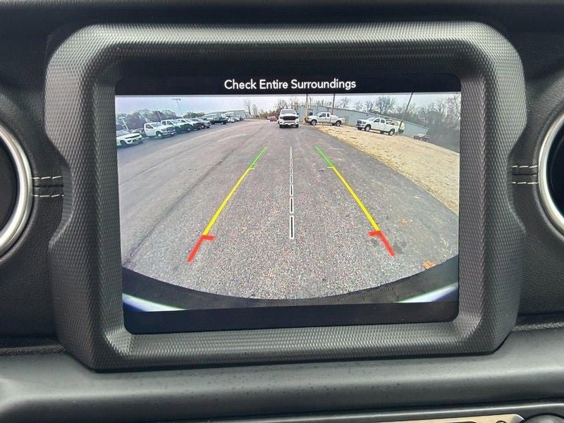 Used 2019 Jeep Wrangler Unlimited Sahara w/ Dual Top Group AWD/4WD image 22