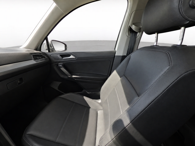 Used 2020 Volkswagen Tiguan SE w/ Panoramic Sunroof Package AWD/4WD image 13