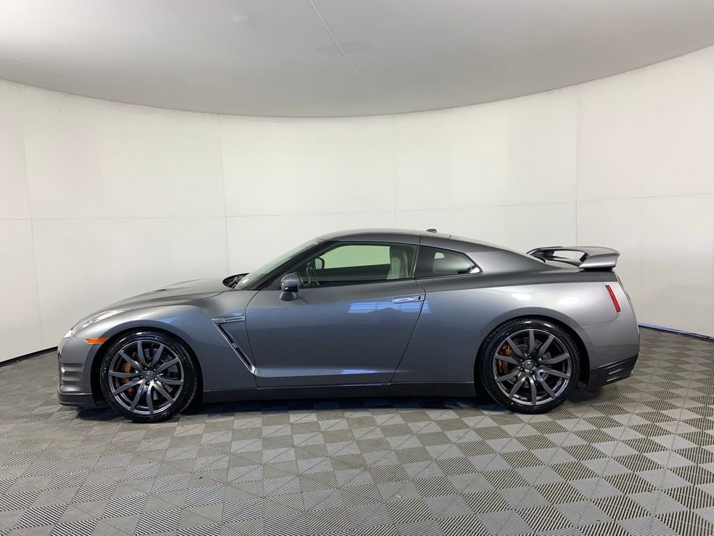 Used 2013 Nissan GT-R Premium image 6