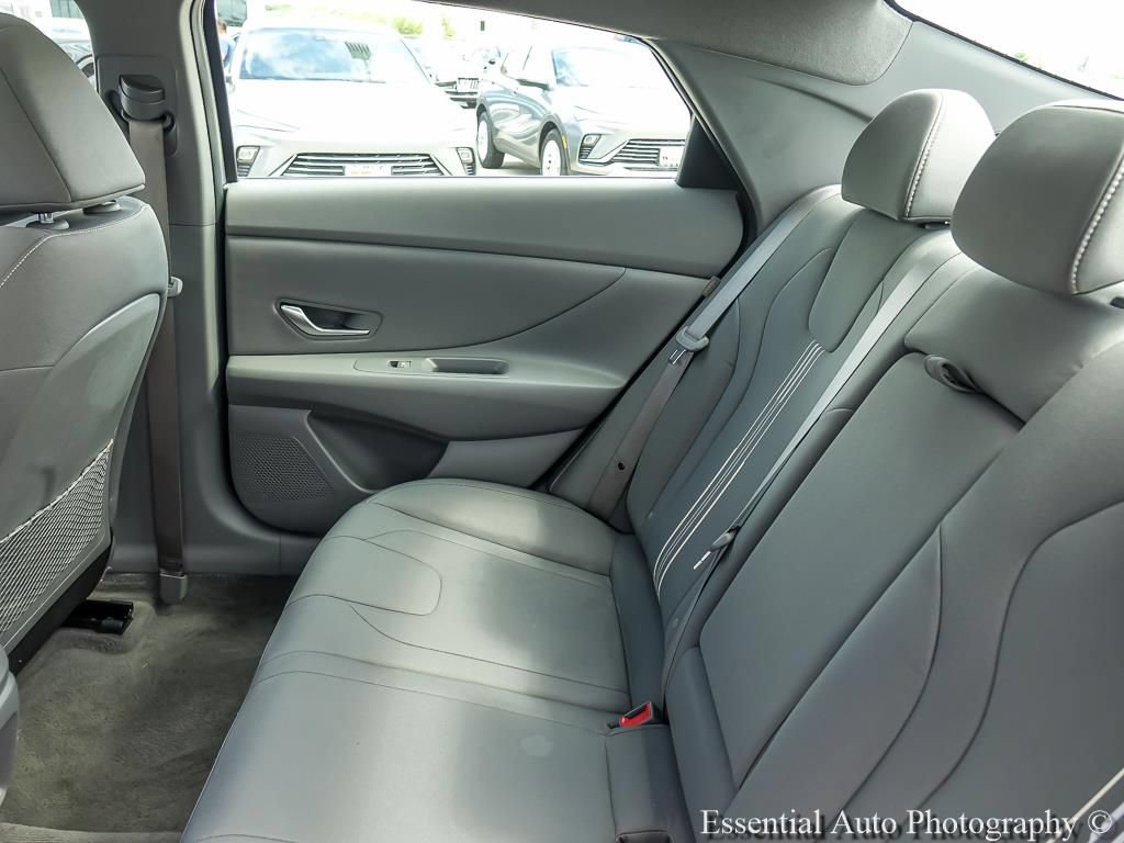 Used 2025 Hyundai Elantra SEL FWD image 14