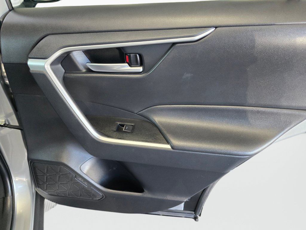 Used 2025 Toyota RAV4 XLE AWD/4WD image 37