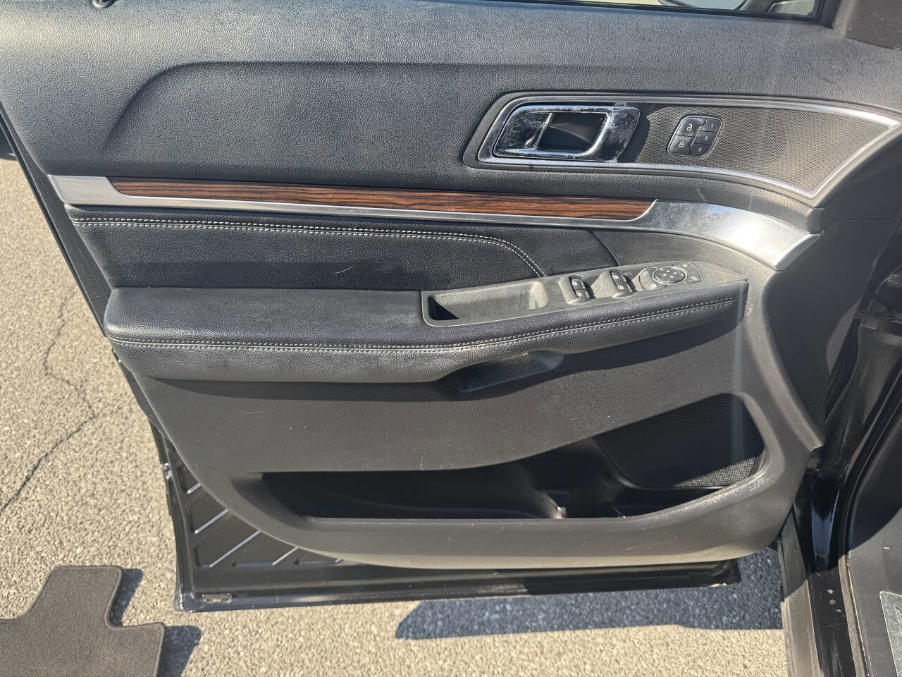 Used 2016 Ford Explorer Limited FWD image 26