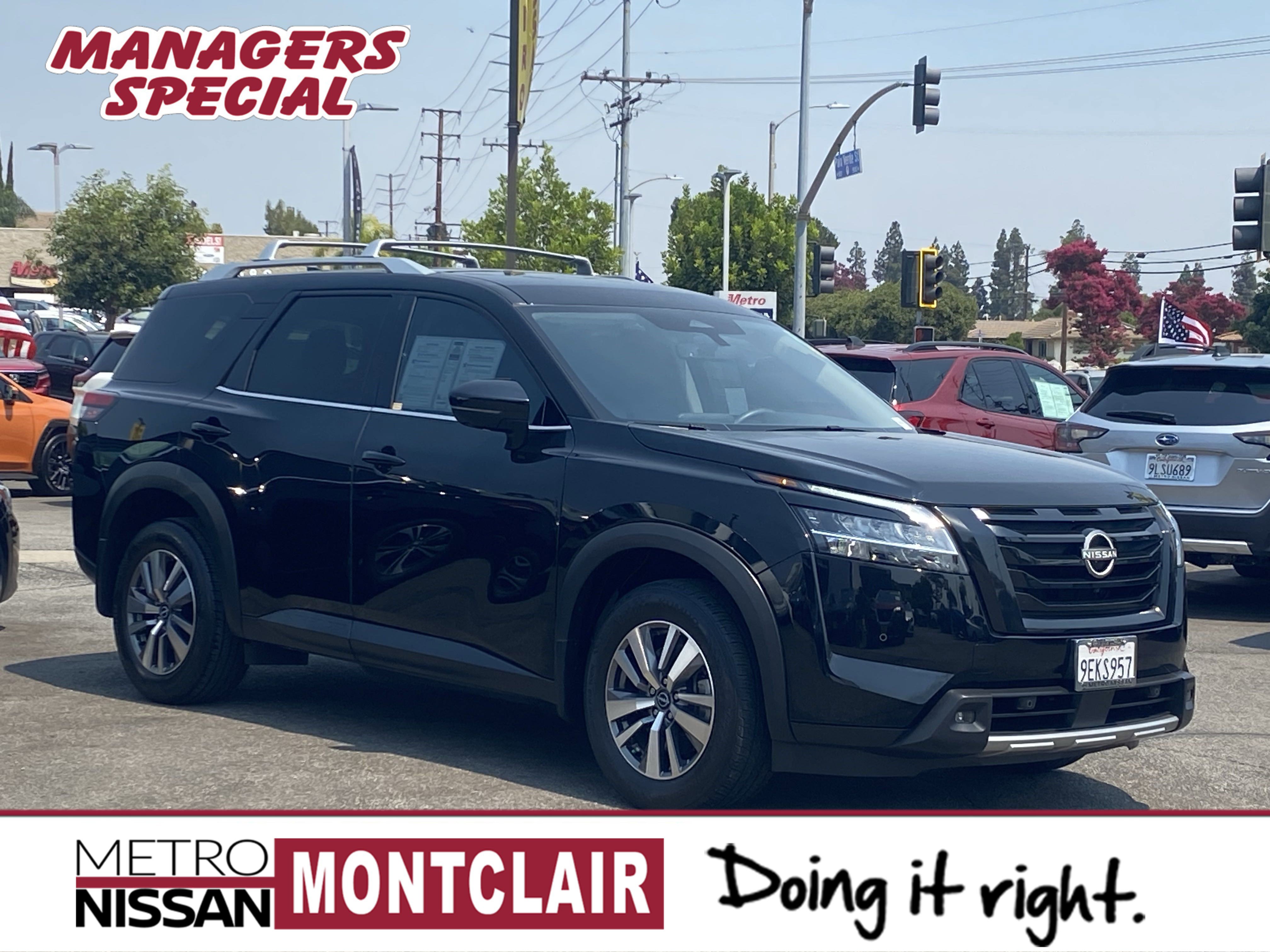 Used 2023 Nissan Pathfinder SL w/ Lighting Package (N92)