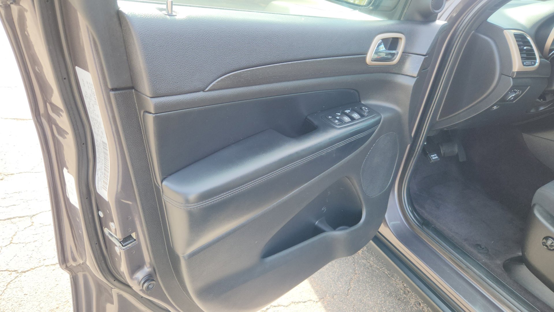 Used 2016 Jeep Grand Cherokee Laredo w/ Quick Order Package 23E image 22