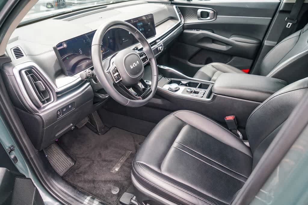 Certified 2025 Kia Sorento EX AWD/4WD image 16