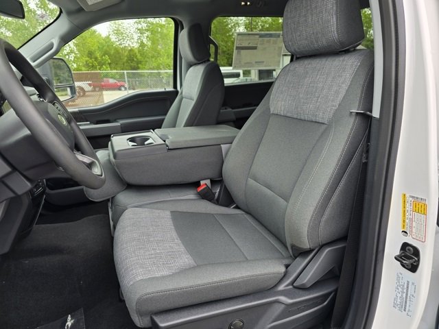 New 2025 Ford F350 XLT w/ Black Appearance Package image 11