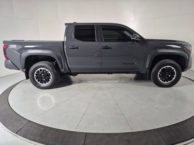 Certified 2024 Toyota Tacoma TRD Off-Road AWD/4WD image 5