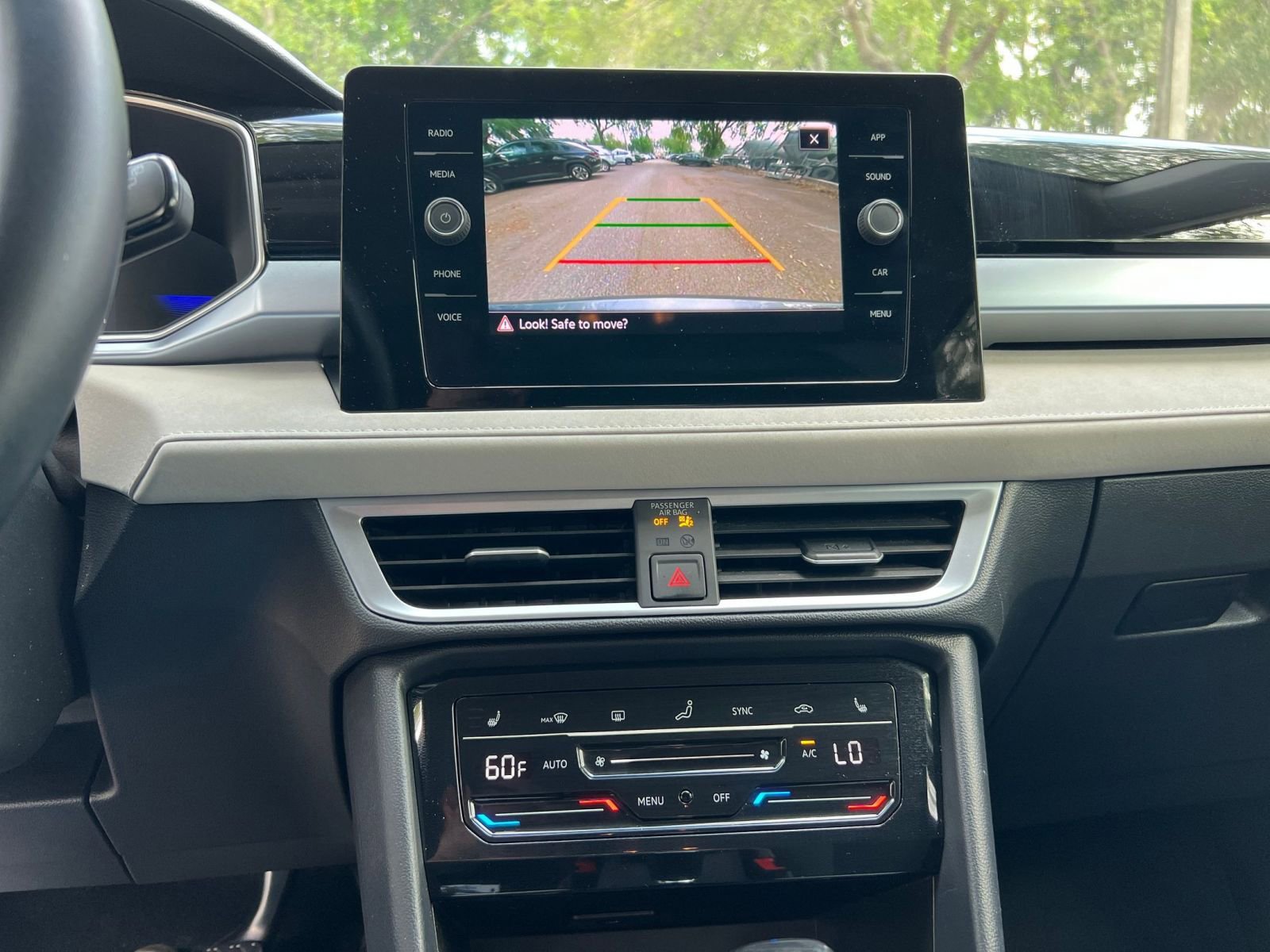 Used 2025 Volkswagen Taos SE image 17