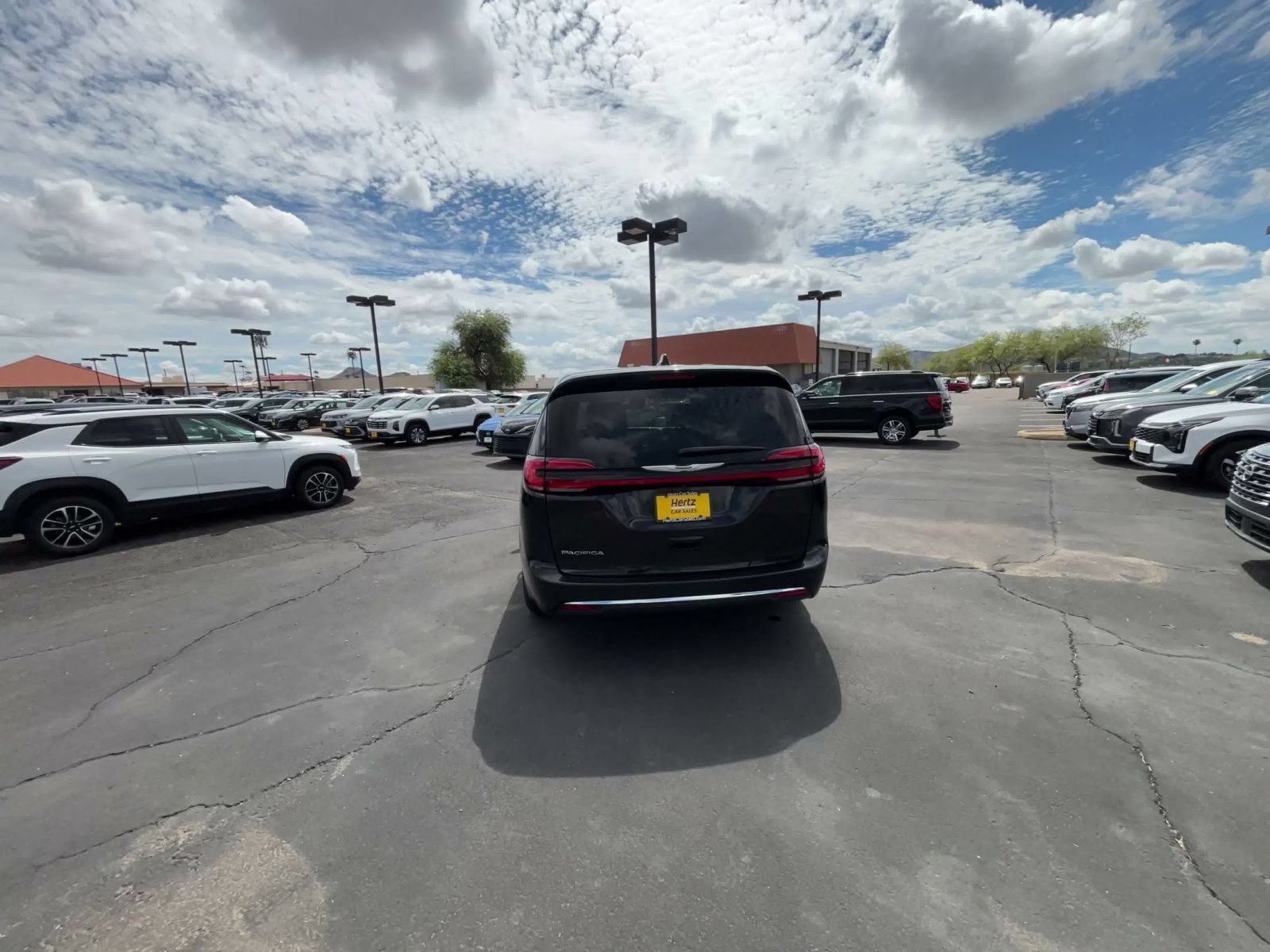 Used 2025 Chrysler Pacifica Select FWD image 12