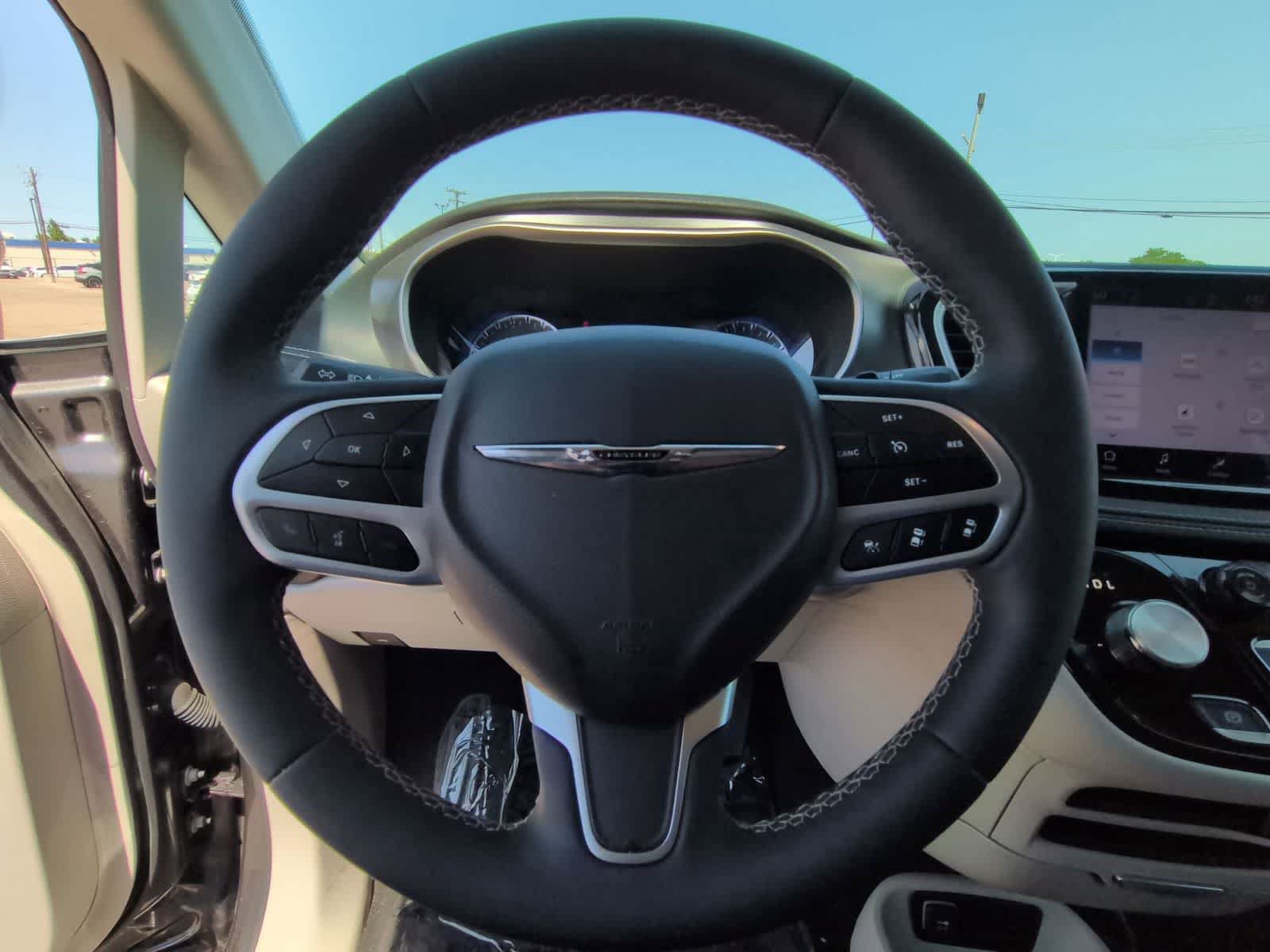 Certified 2023 Chrysler Pacifica Touring-L AWD/4WD image 23