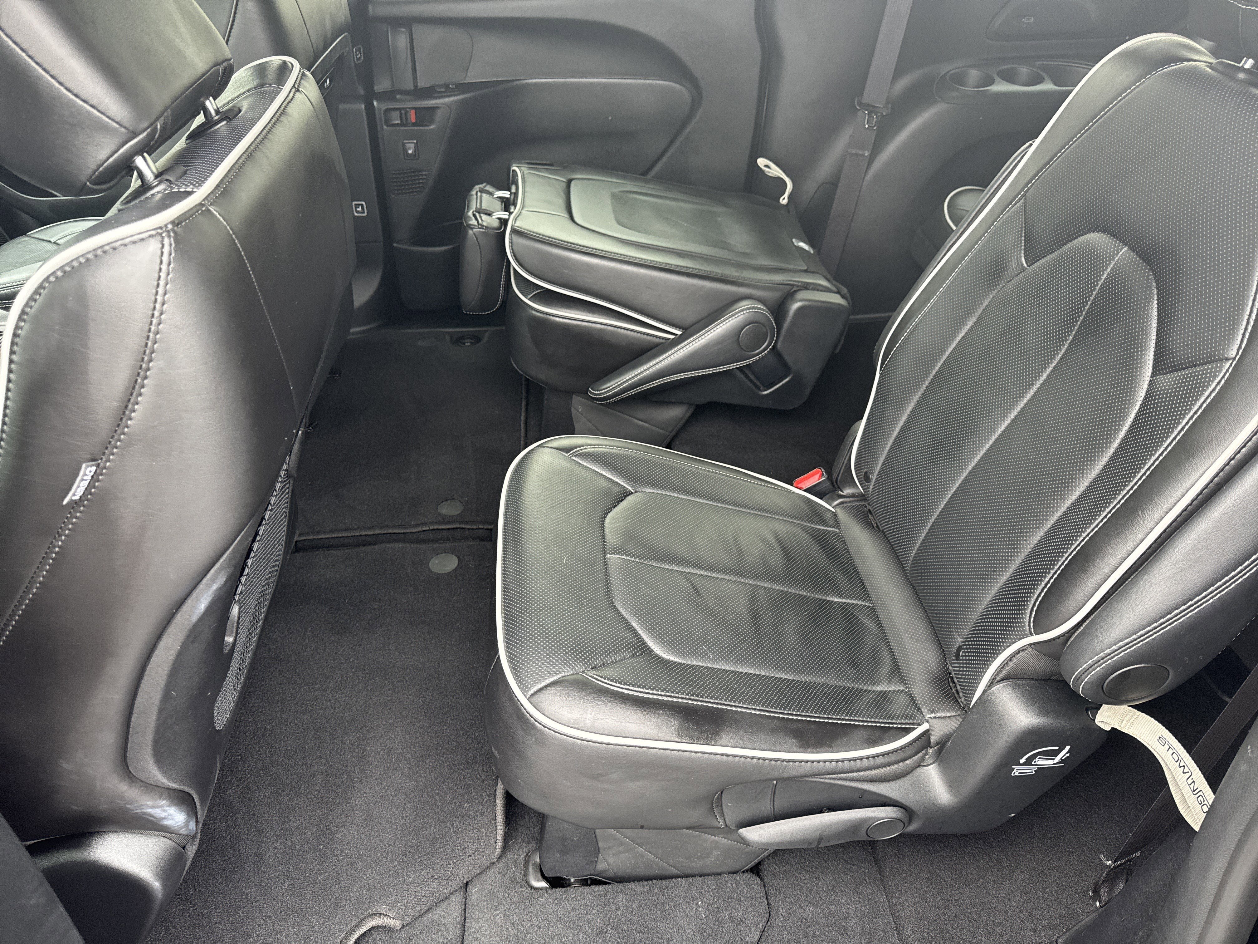 Used 2025 Chrysler Pacifica Limited image 19