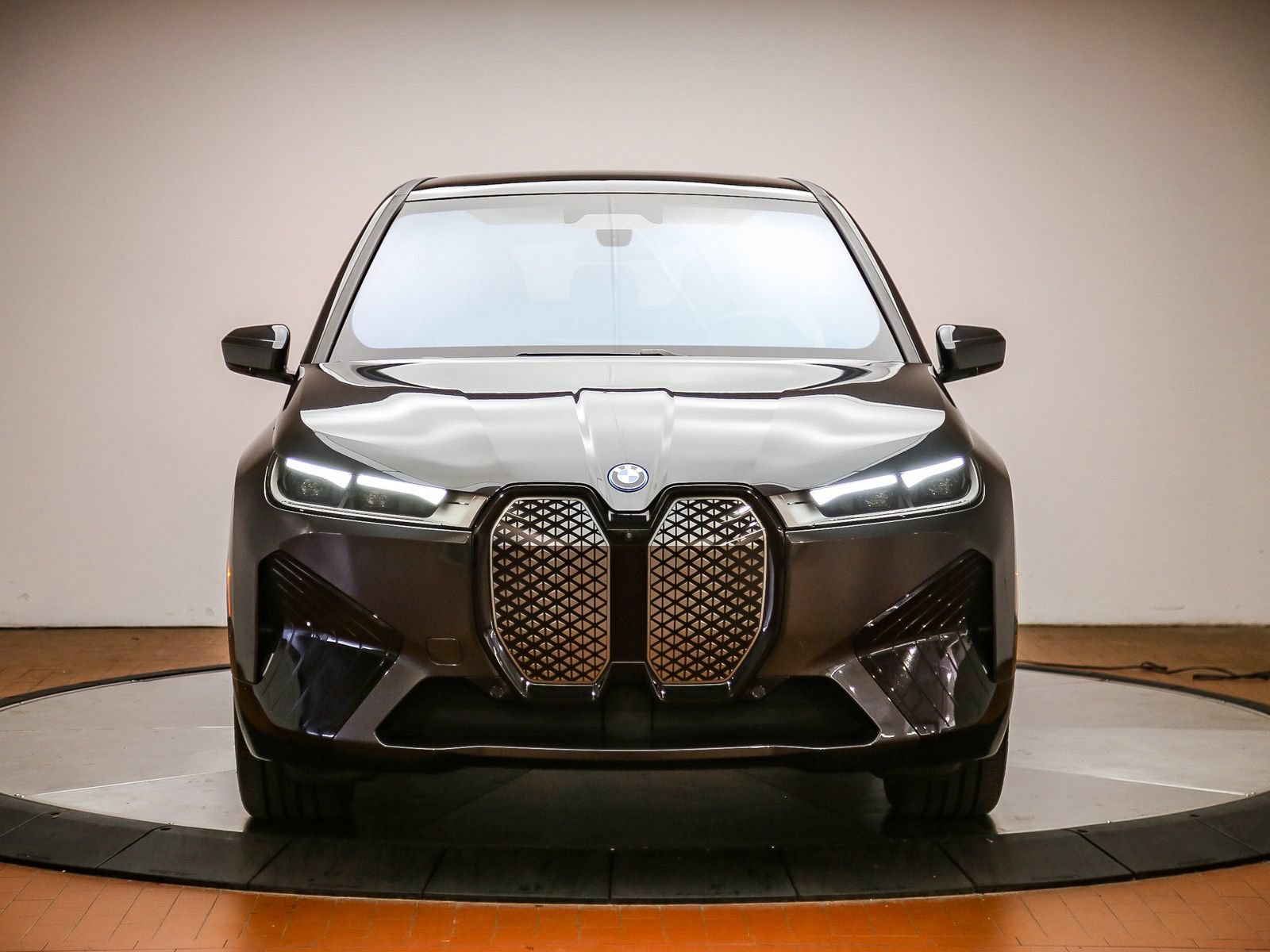 Certified 2024 BMW iX xDrive50 w/ Premium Package AWD/4WD image 7