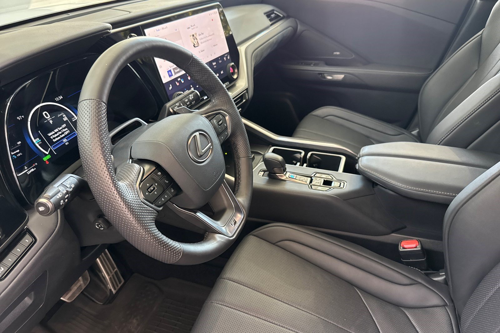 Used 2025 Lexus TX 500h AWD w/ Technology Package image 11