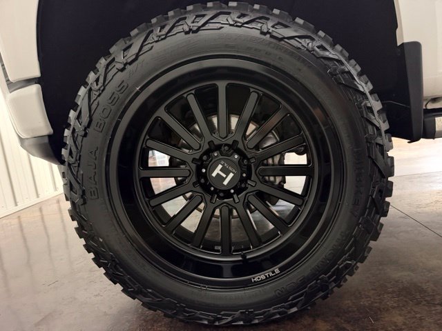 Used 2019 Chevrolet Silverado 1500 High Country w/ Technology Package AWD/4WD image 12