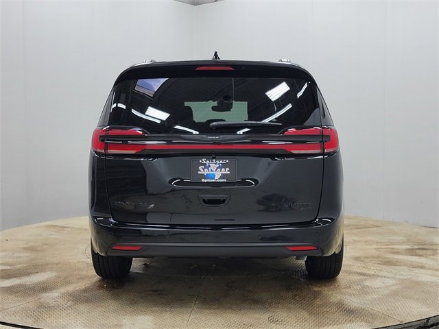 New 2026 Chrysler Pacifica Limited w/ S Appearance Package image 6