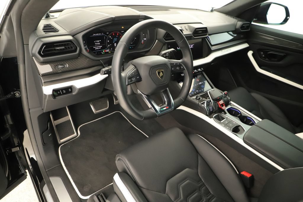 Used 2025 Lamborghini Urus SE AWD/4WD image 15