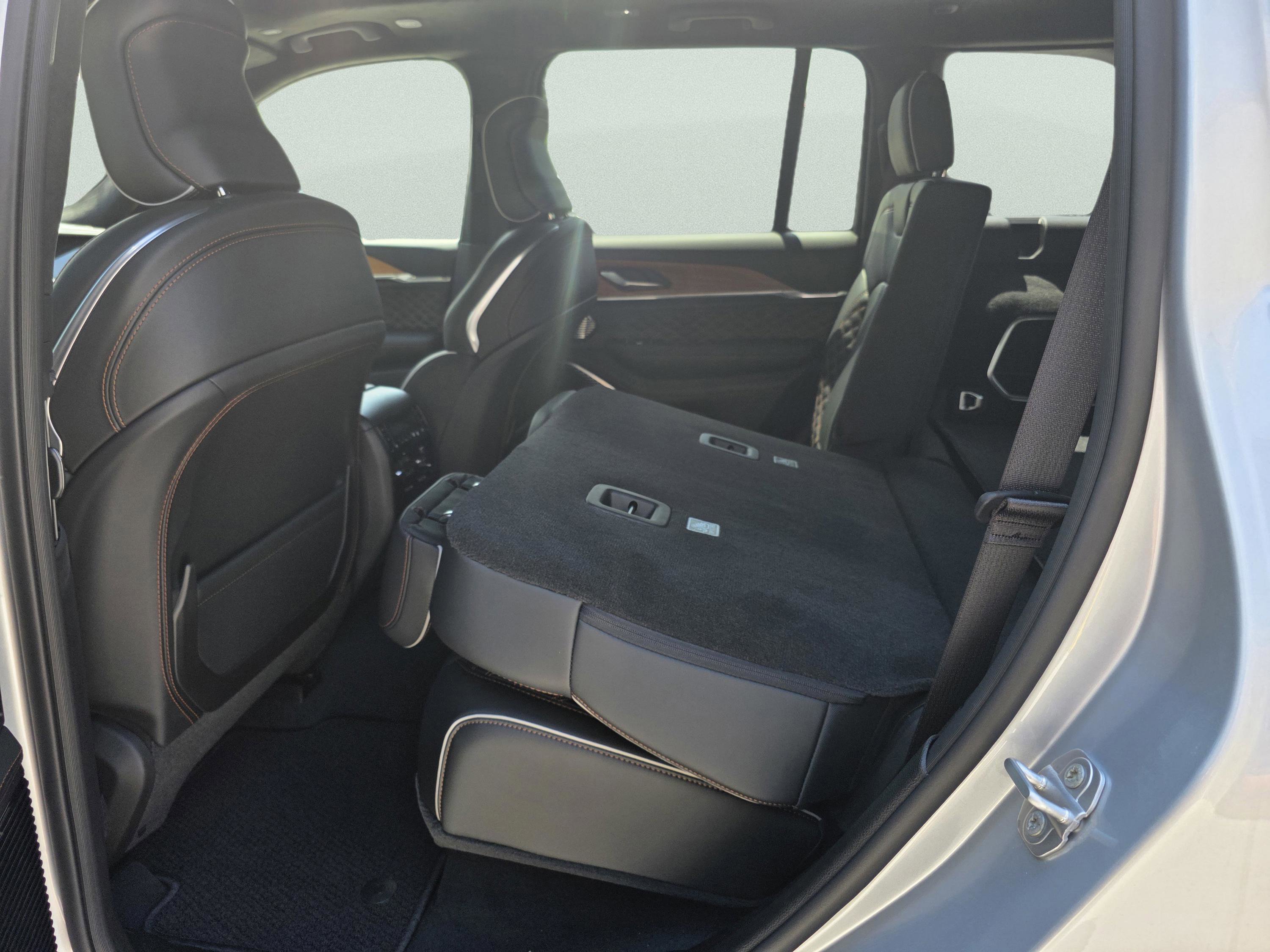 Used 2023 Jeep Grand Cherokee Summit image 13