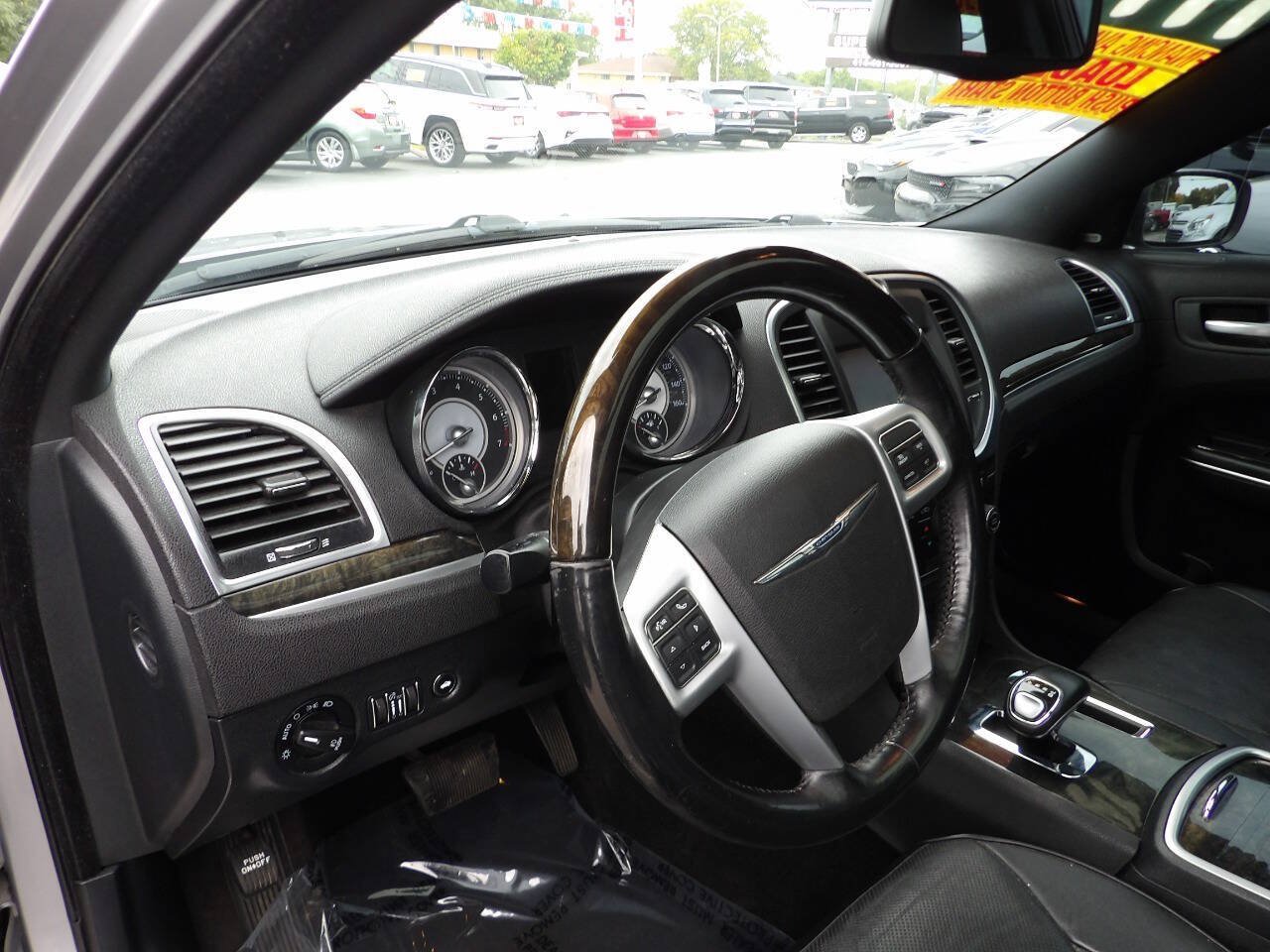 Used 2014 Chrysler 300 C RWD image 6