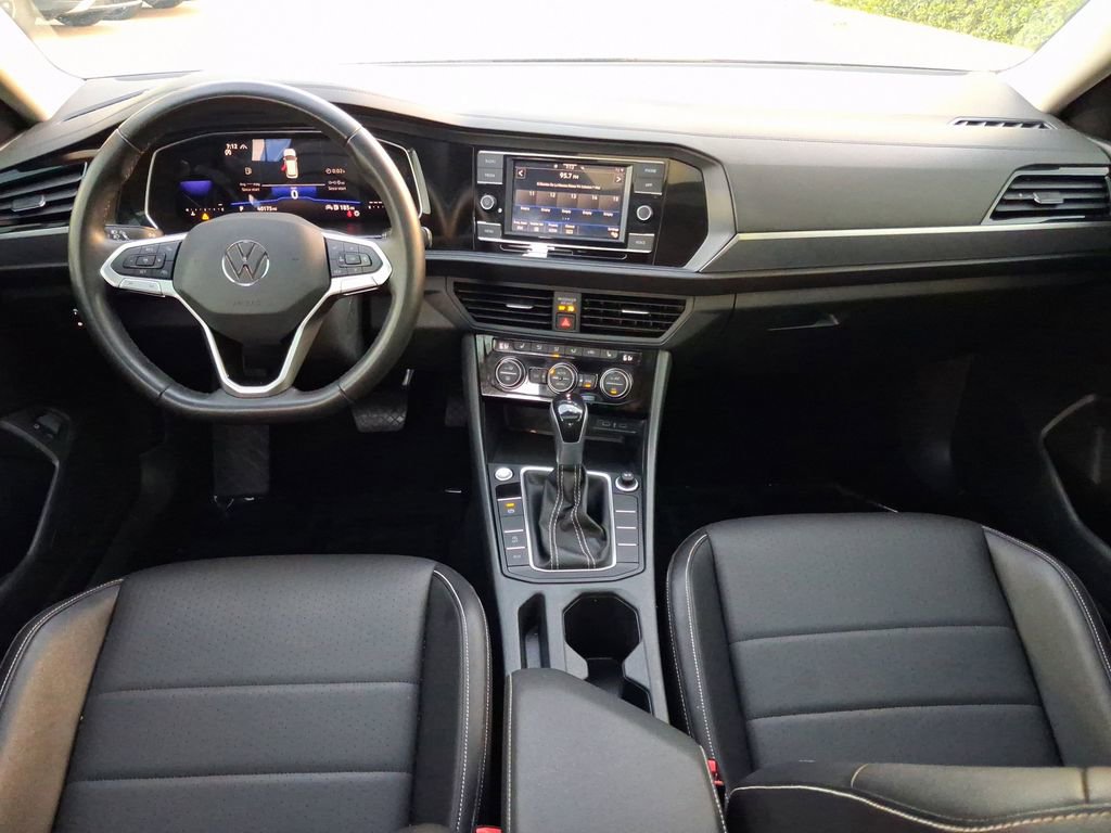 Used 2023 Volkswagen Jetta SE w/ Panoramic Sunroof Package image 9