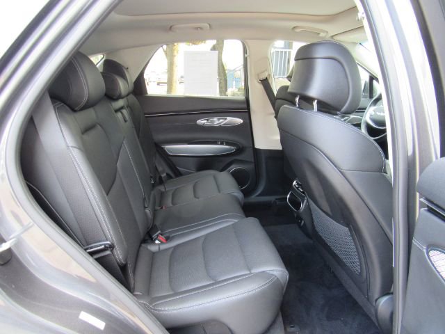 Used 2022 Genesis GV70 2.5T w/ Select Package image 27