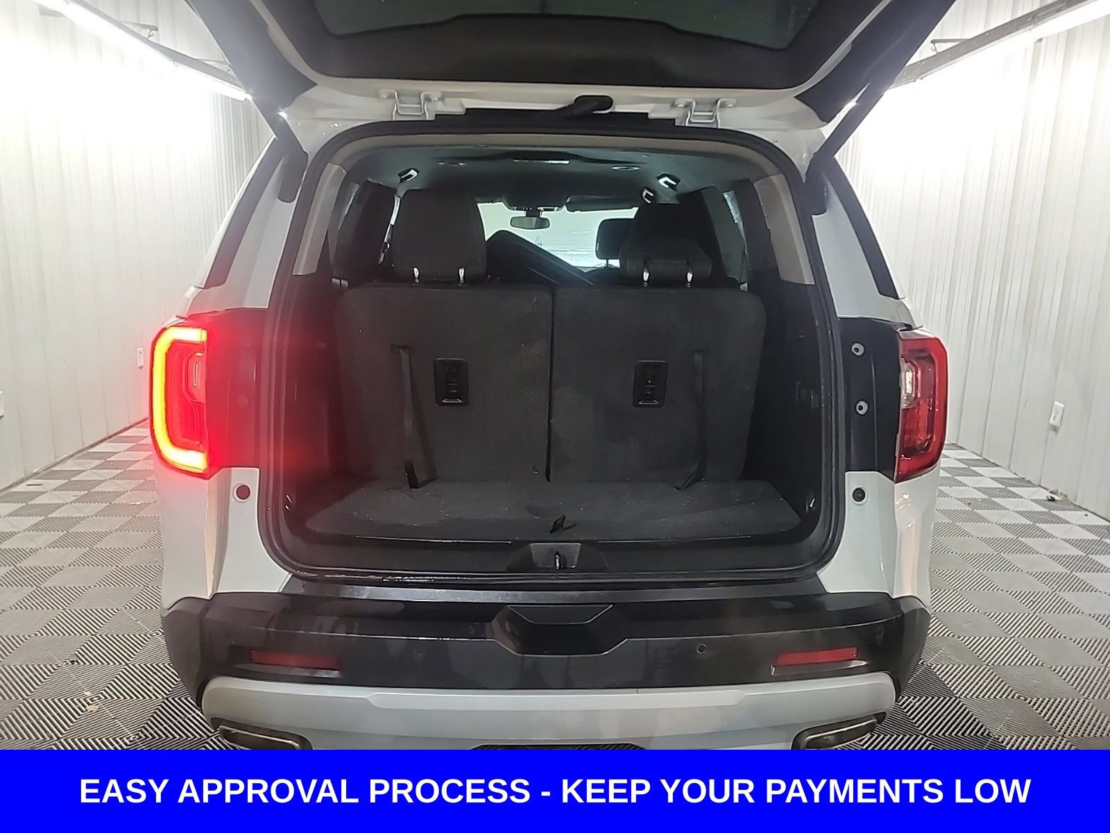 Used 2020 GMC Acadia SLE w/ Driver Convenience Package image 2