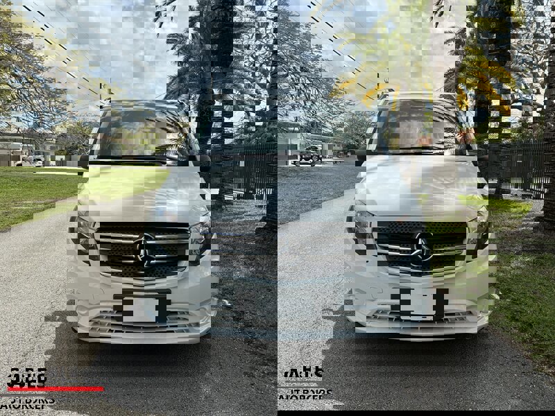 Used 2018 Mercedes-Benz Metris Passenger image 3