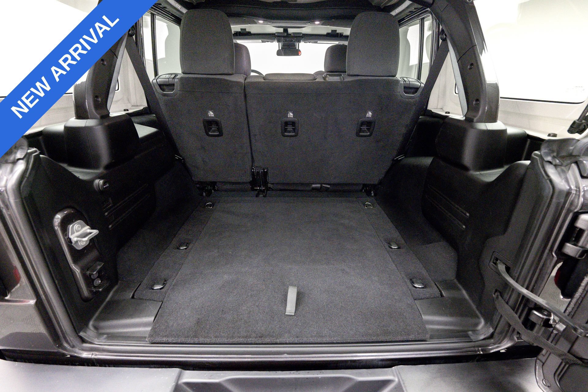 Used 2025 Jeep Wrangler Unlimited Rubicon AWD/4WD image 34