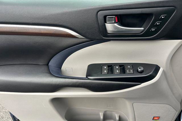 Used 2016 Toyota Highlander Limited image 14