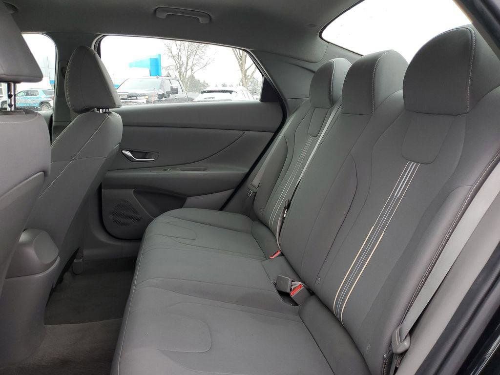 Used 2022 Hyundai Elantra Blue image 25